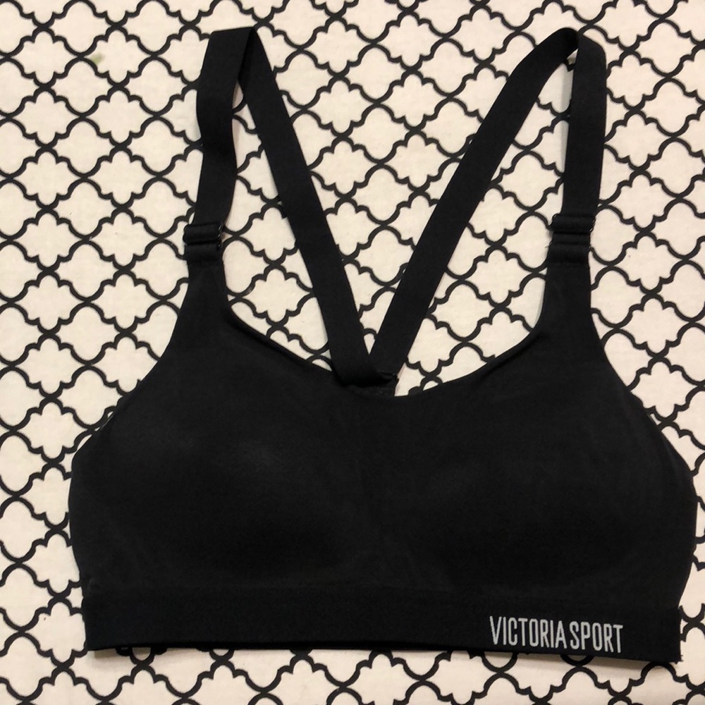 Victoria’s Secret Incredible Lightweight Sport Bra